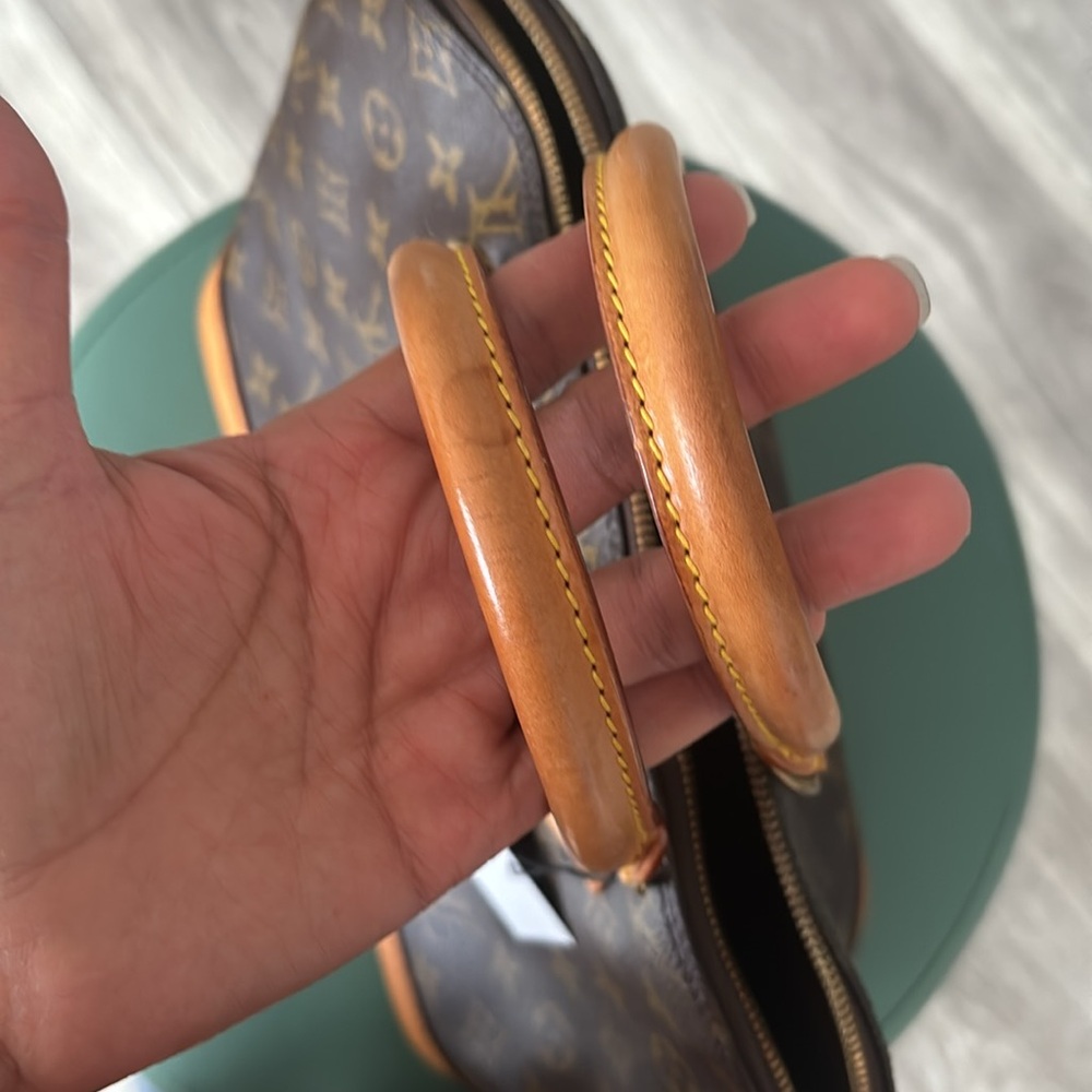 LV Alma Handbag - Picture 10 of 11